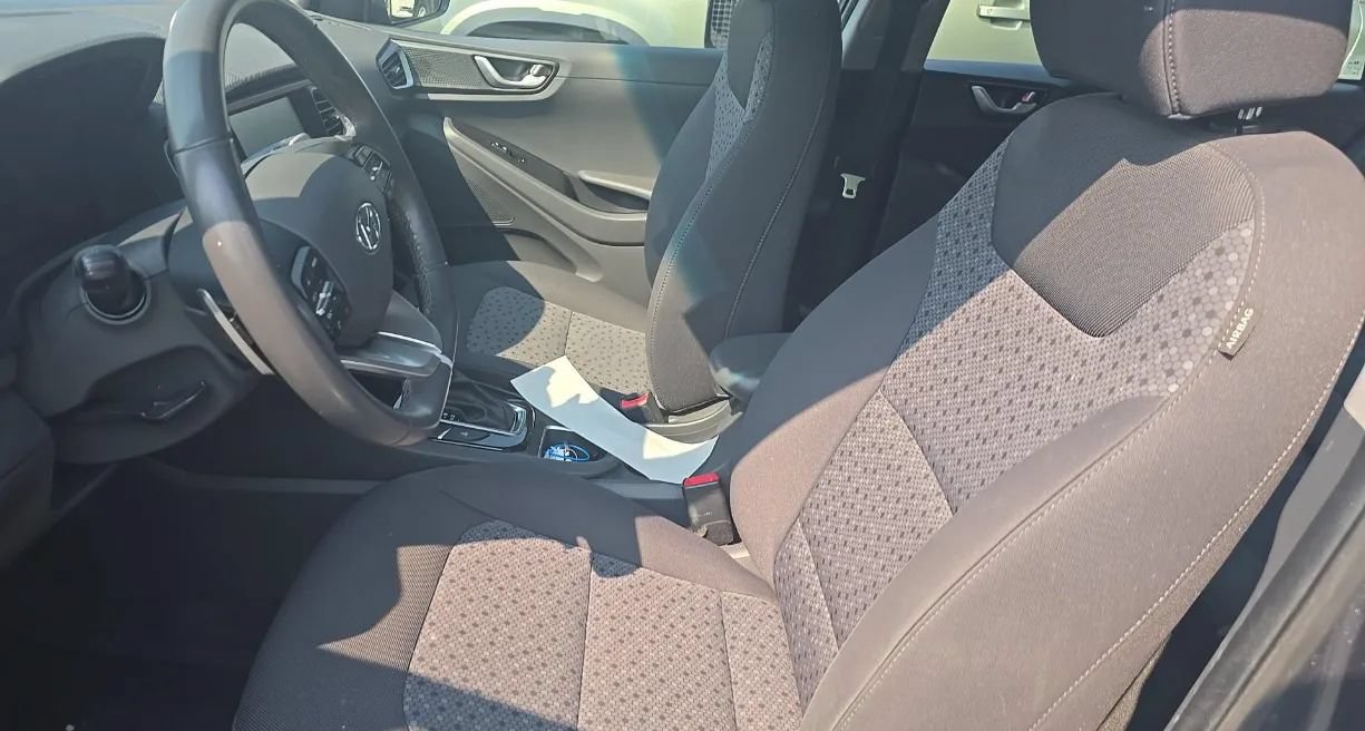 Used 2018 Hyundai Ioniq Plug-In Hybrid FWD image 5