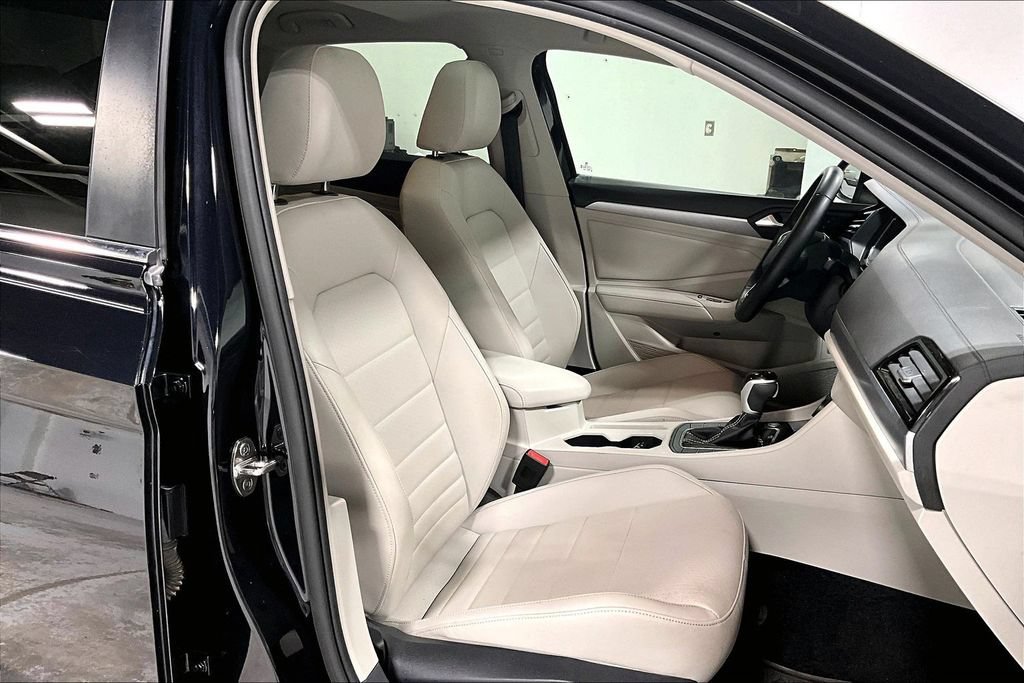 Used 2023 Volkswagen Jetta SE FWD image 9