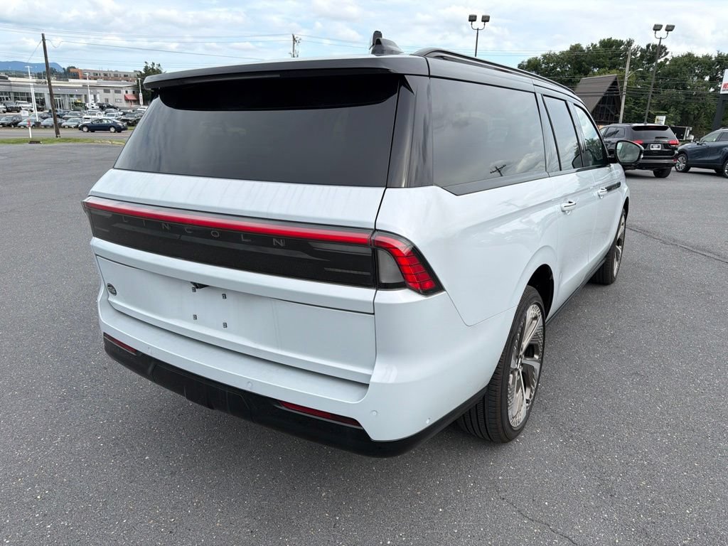 Used 2025 Lincoln Navigator L Black Label w/ Black Label Special Edition AWD/4WD image 5