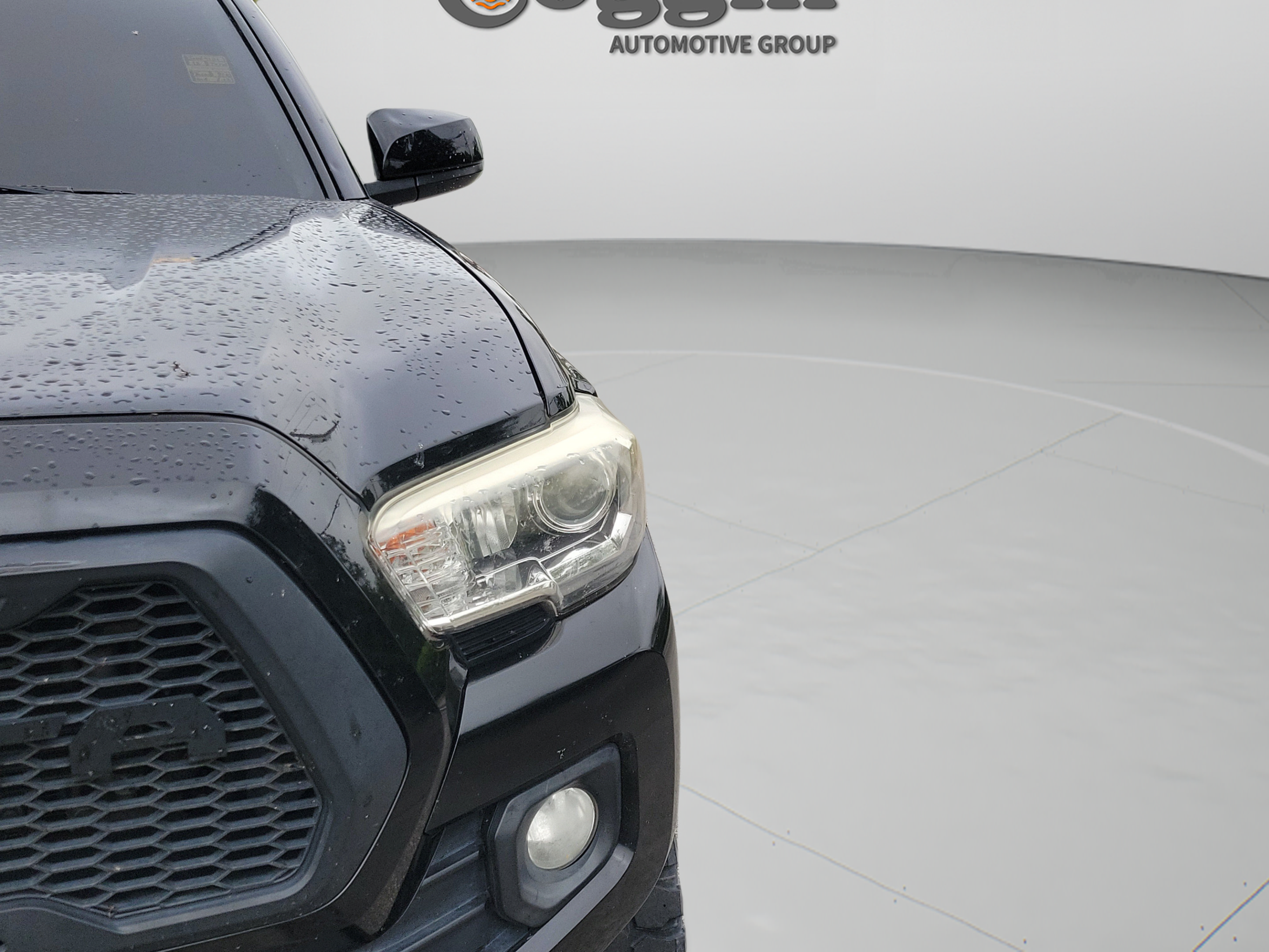 Used 2018 Toyota Tacoma SR5 RWD image 9