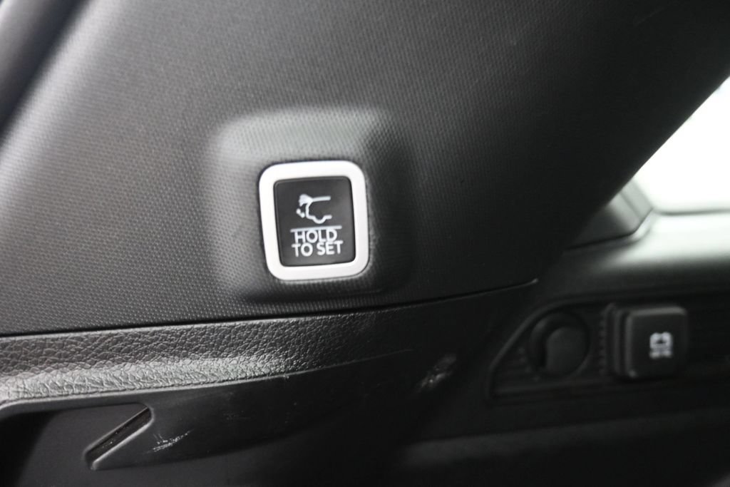 Used 2023 Jeep Grand Cherokee Altitude AWD/4WD image 12
