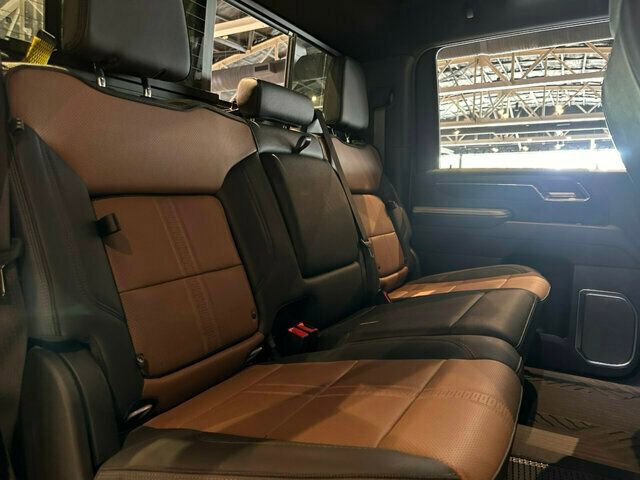 Used 2024 Chevrolet Silverado 3500 High Country w/ High Country Premium Package AWD/4WD image 23
