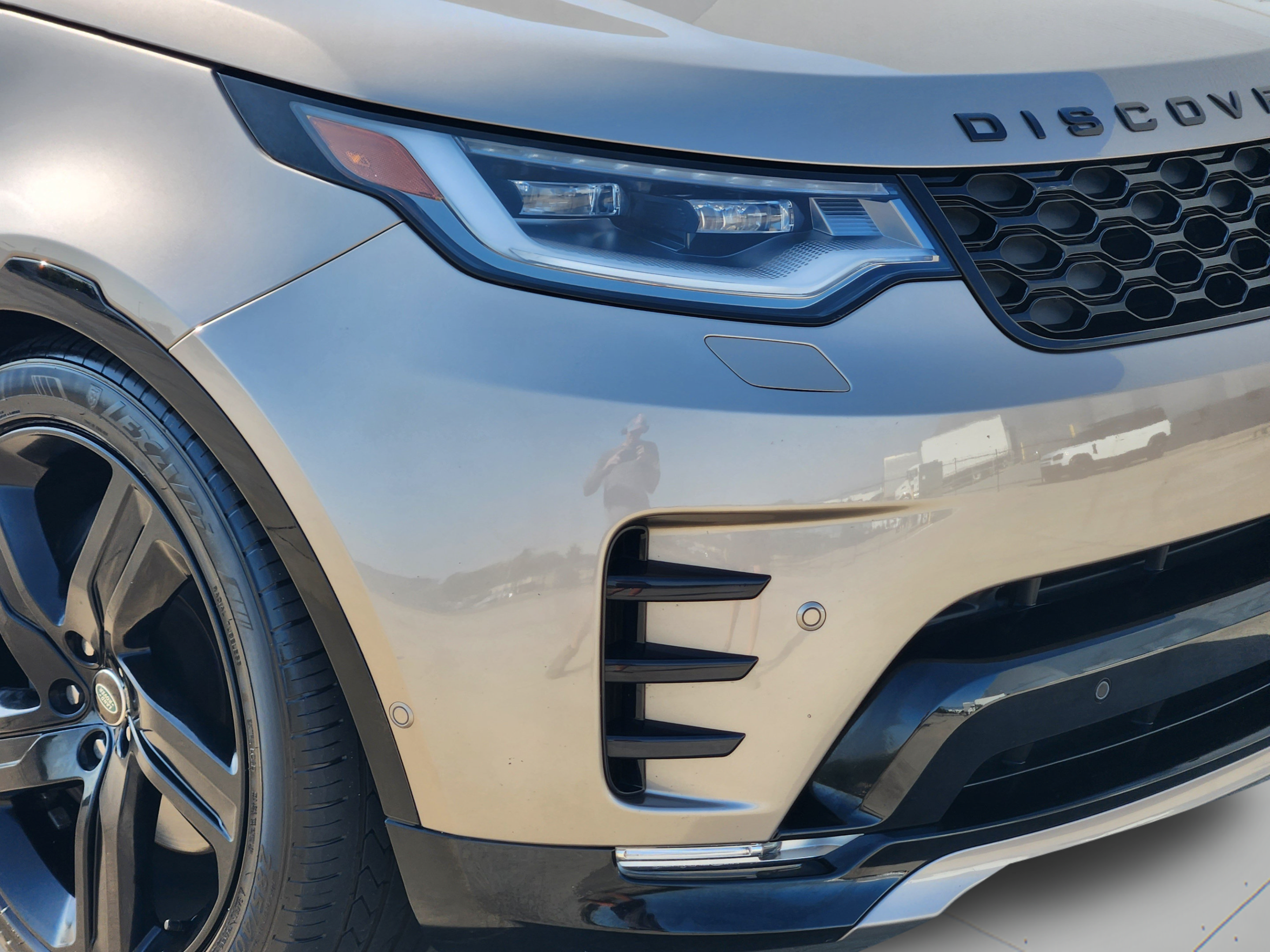 Used 2023 Land Rover Discovery HSE R-Dynamic AWD/4WD image 11