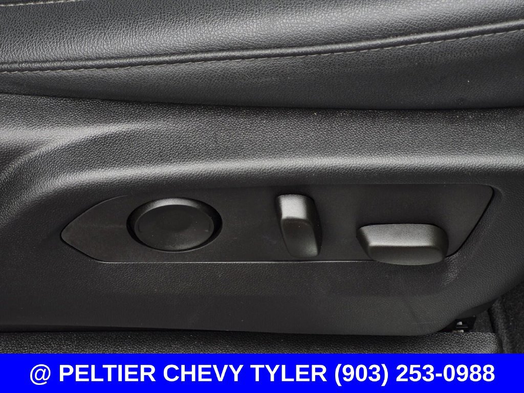 Used 2024 Chevrolet Suburban LT w/ Luxury Package RWD image 15