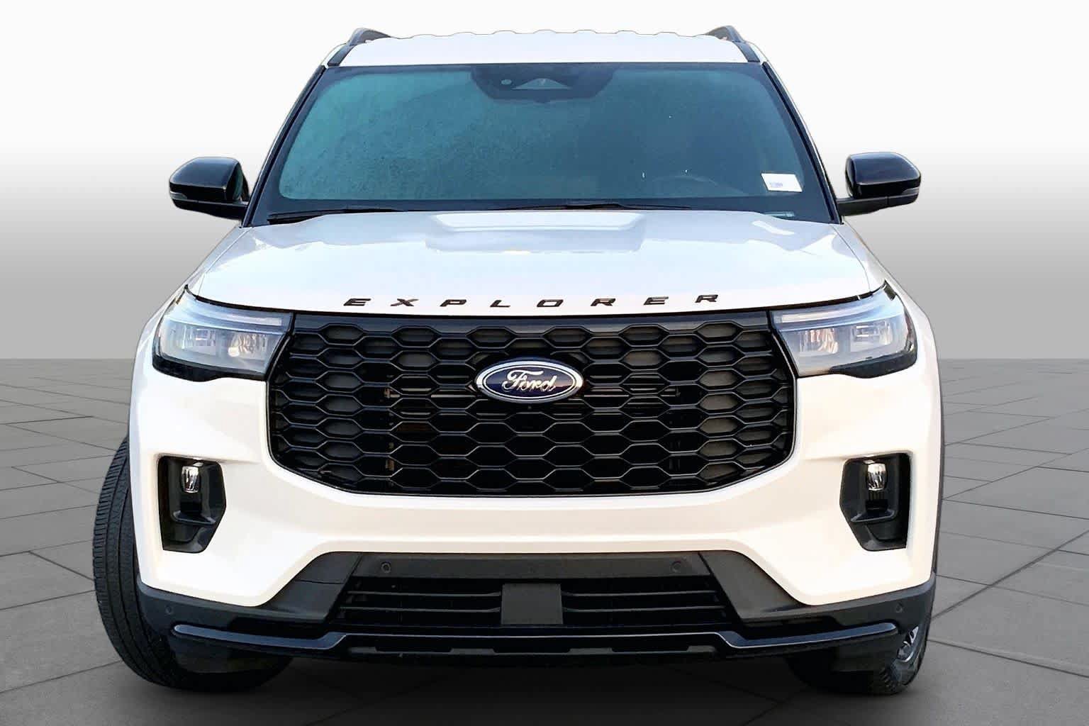 Used 2025 Ford Explorer ST-Line w/ ST-Line Street Pack AWD/4WD image 4