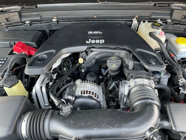 Used 2018 Jeep Wrangler Unlimited Sahara w/ Dual Top Group image 31