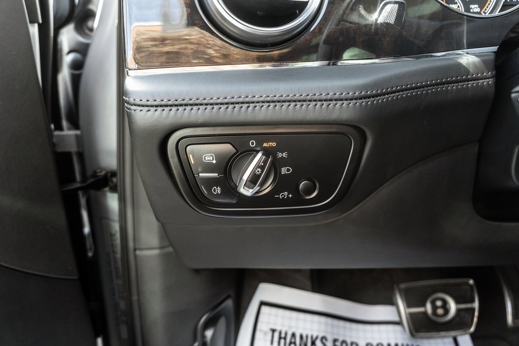 Used 2019 Bentley Bentayga image 21