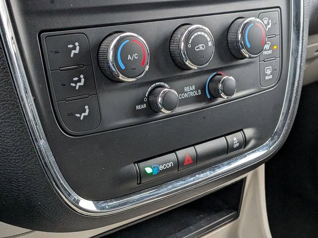 Used 2018 Dodge Grand Caravan SXT image 18