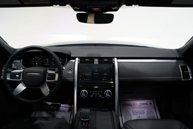 Used 2024 Land Rover Discovery Dynamic SE image 12