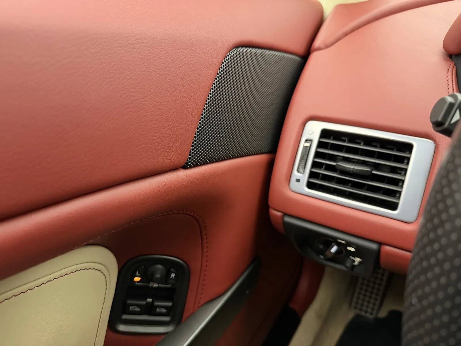 Used 2007 Aston Martin V8 Vantage Coupe RWD image 13