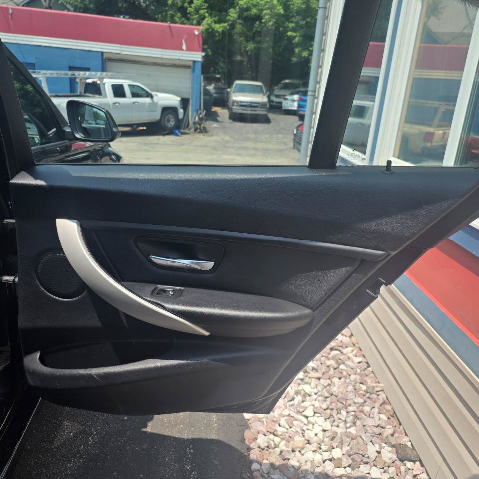 Used 2014 BMW 320i xDrive Sedan AWD/4WD image 33