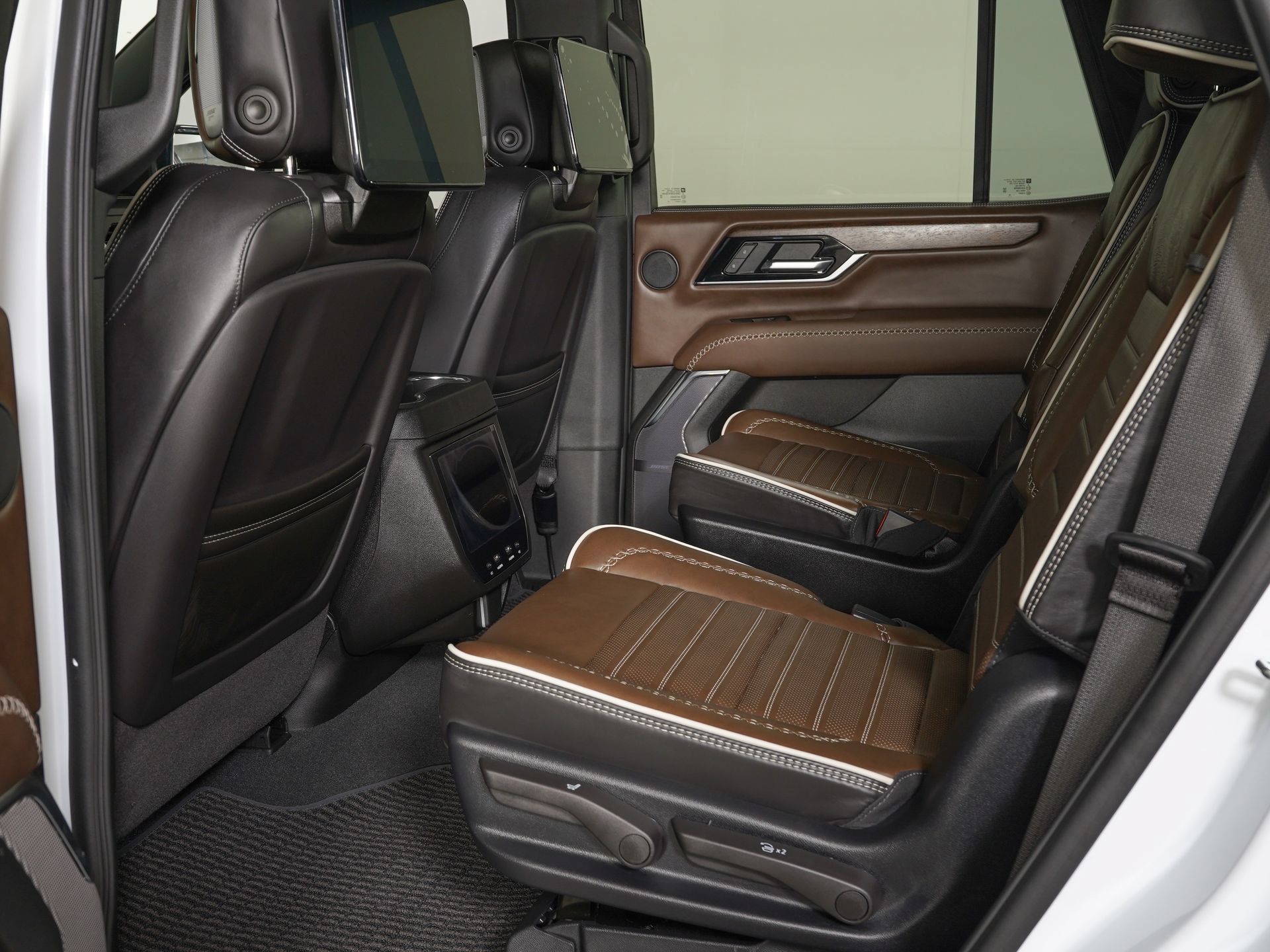 Used 2026 GMC Yukon Denali Ultimate AWD/4WD image 16