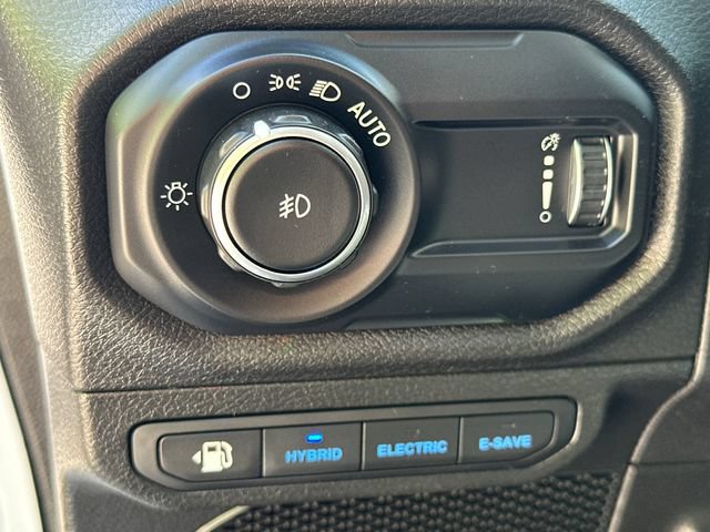 Used 2024 Jeep Wrangler Unlimited w/ Convenience Group AWD/4WD image 24