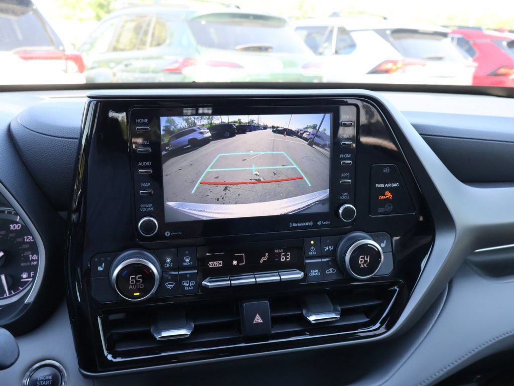 Used 2022 Toyota Highlander XLE FWD image 22