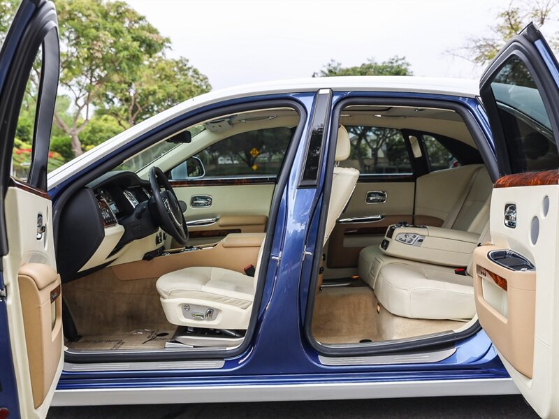 Used 2012 Rolls-Royce Ghost RWD image 28