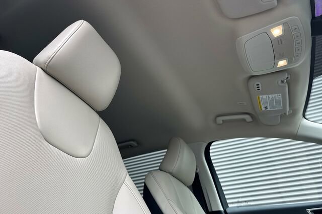 Certified 2022 Ford Edge Titanium w/ Equipment Group 301A image 14