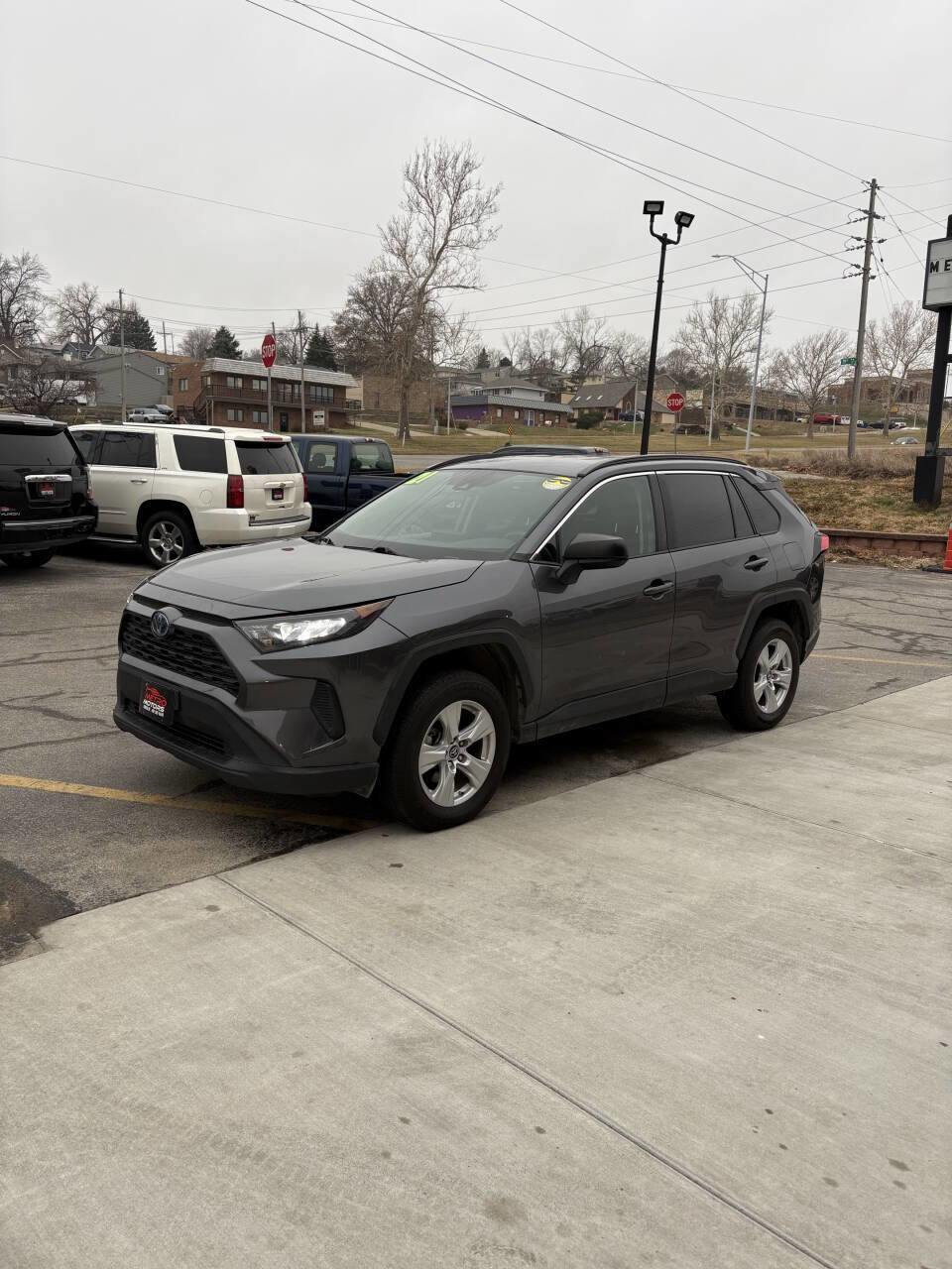 Used 2021 Toyota RAV4 LE image 2