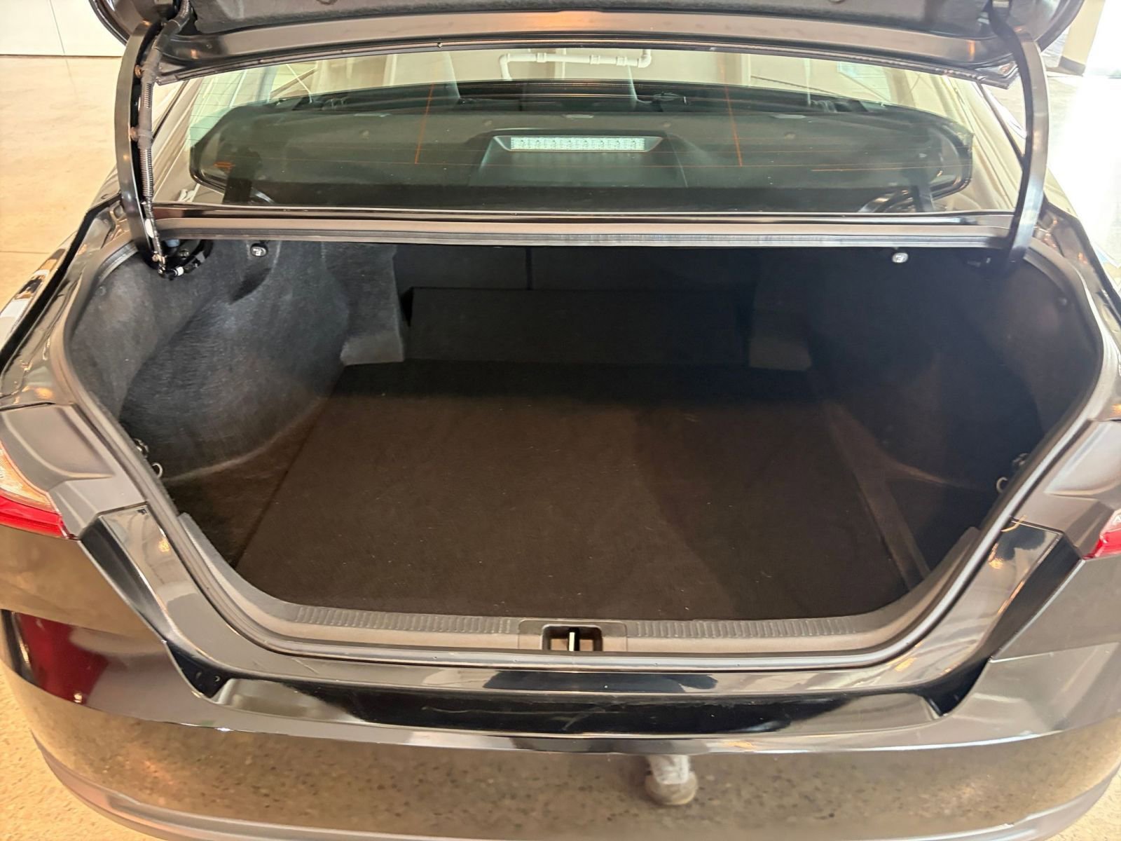 Used 2025 Toyota Camry LE image 30