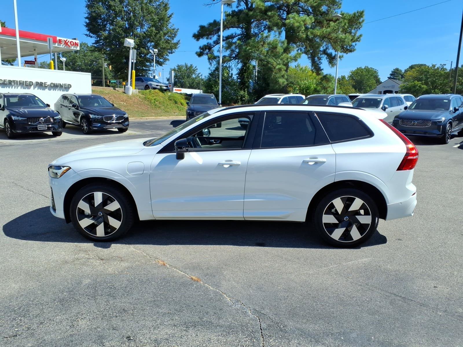 Certified 2024 Volvo XC60 T8 Plus w/ Protection Package Premier AWD/4WD image 22