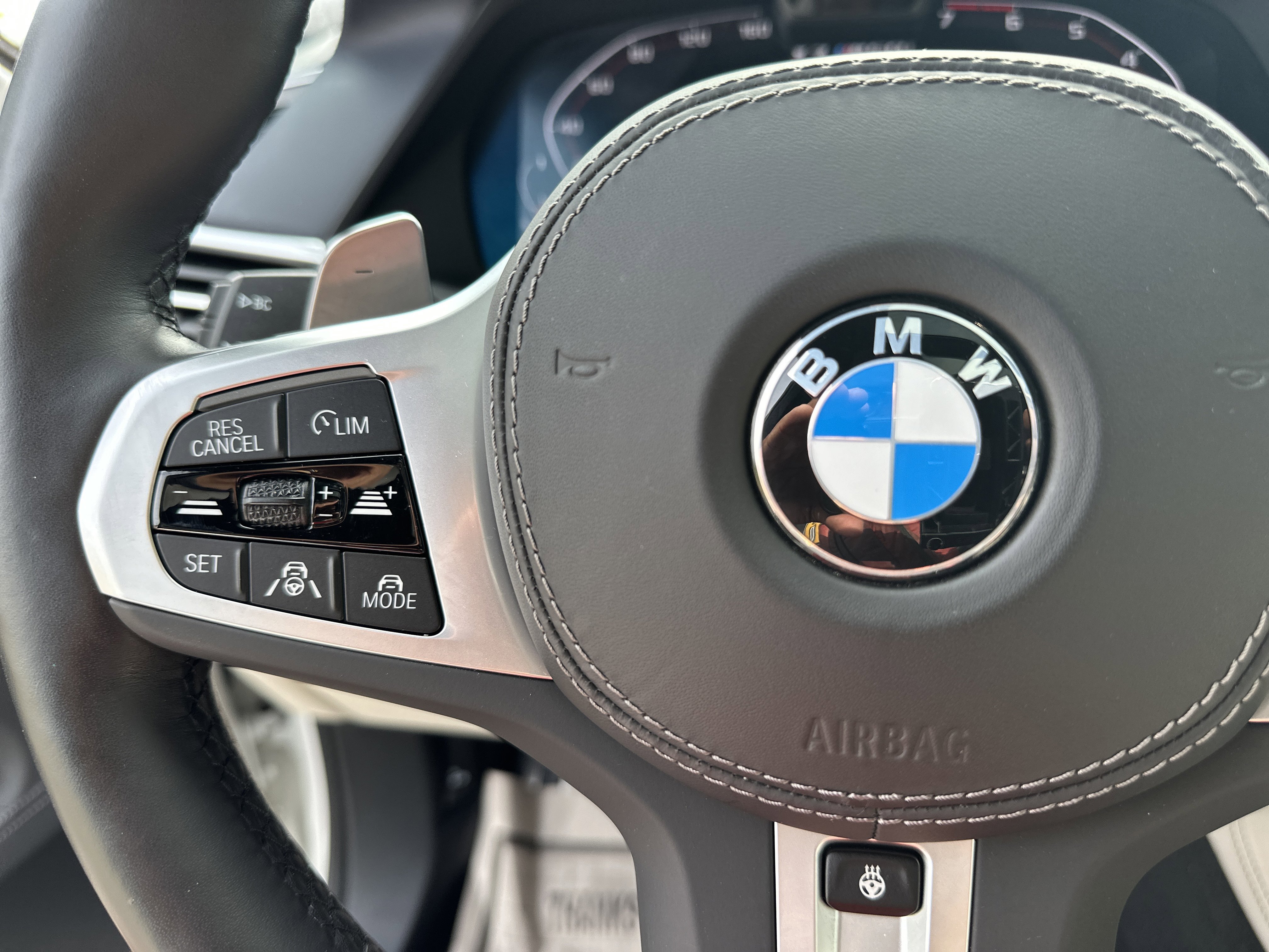 Used 2022 BMW X7 M50i w/ Dynamic Handling Package image 26