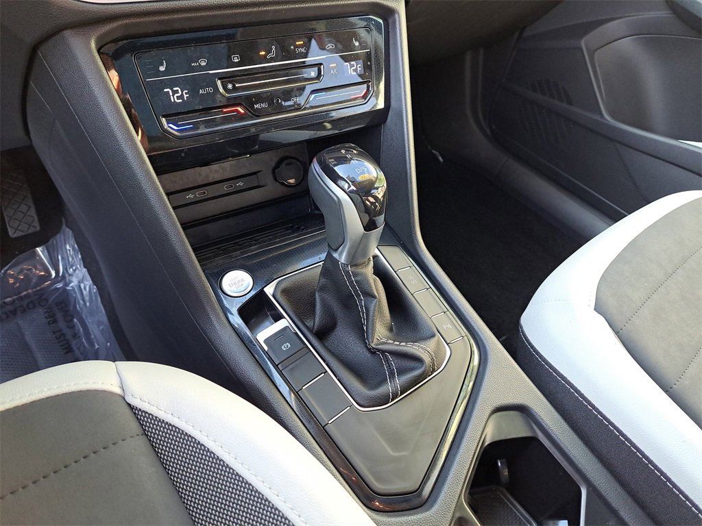 Certified 2025 Volkswagen Taos SE w/ Panoramic Sunroof Package image 23