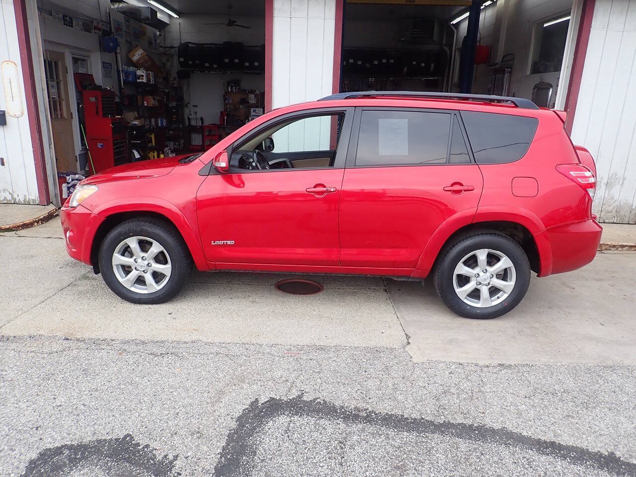 Used 2010 Toyota RAV4 Limited w/ Limited Extra Value Pkg AWD/4WD image 16