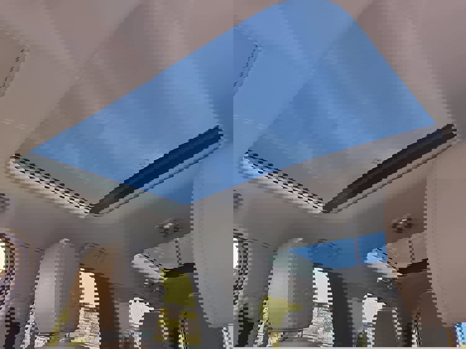 Used 2017 Land Rover Discovery SE image 15