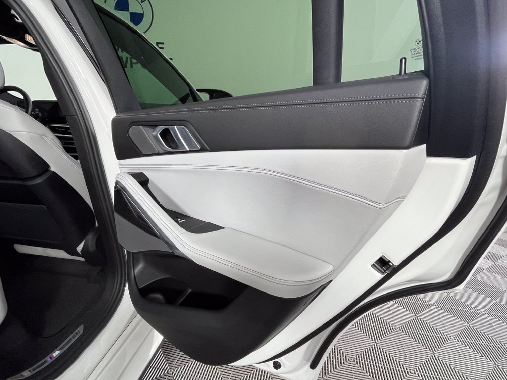 Used 2024 BMW X6 M60i AWD/4WD image 26