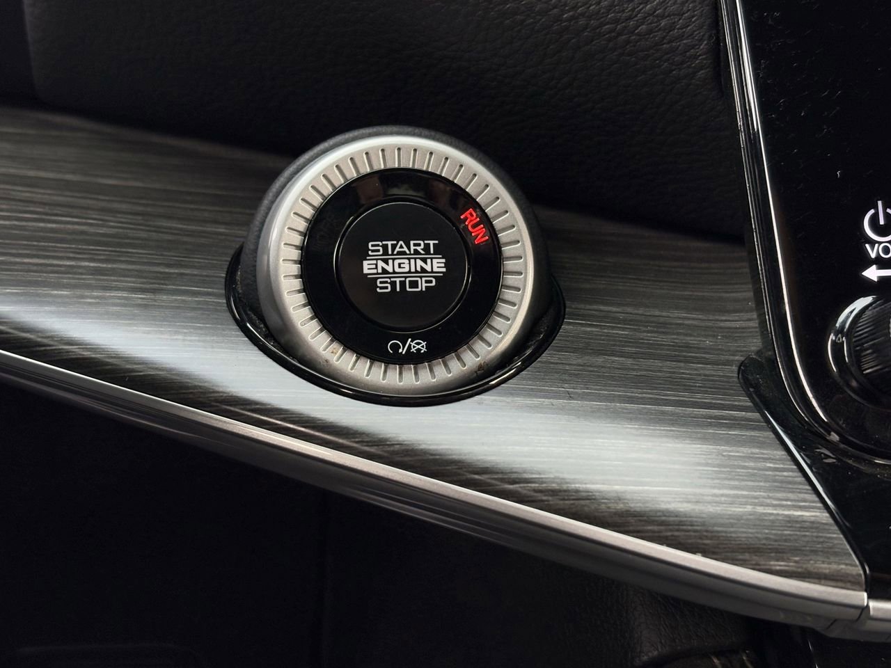 Used 2024 Jeep Wagoneer L Series II image 18