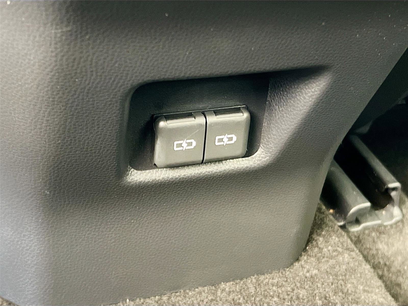 Used 2025 Toyota RAV4 XLE image 24