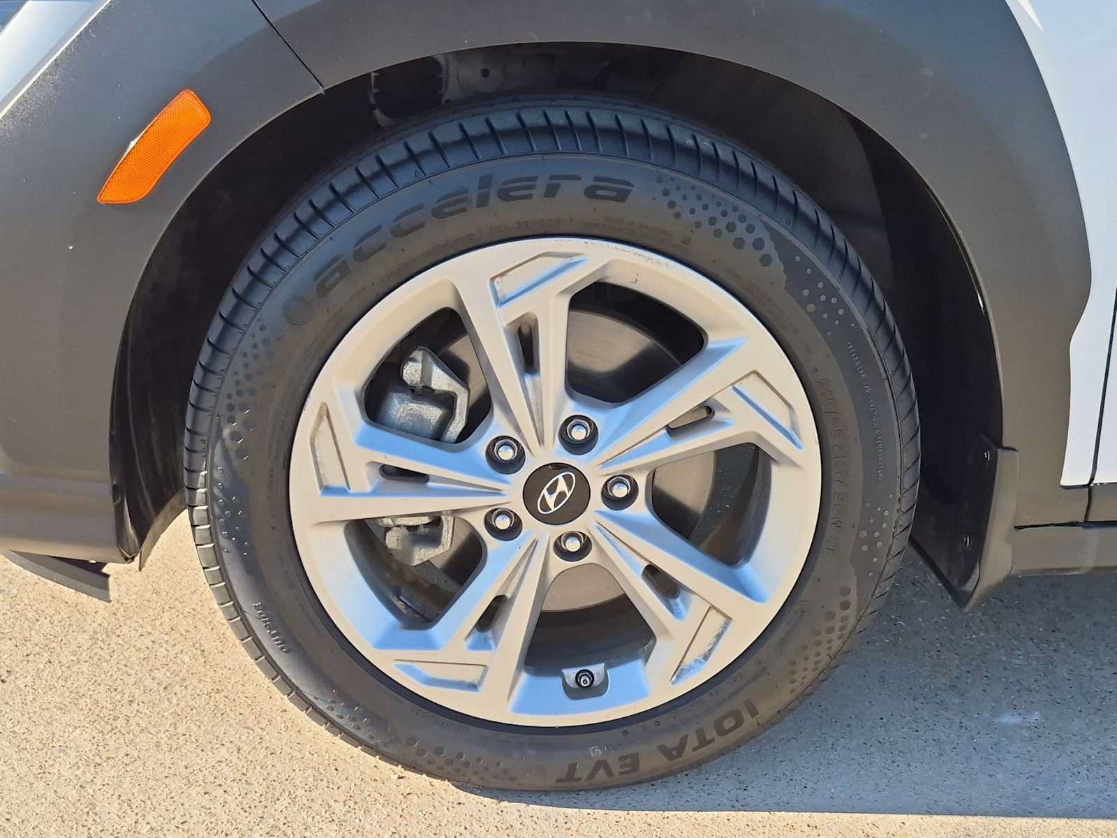 Used 2023 Hyundai Kona SEL AWD/4WD image 21
