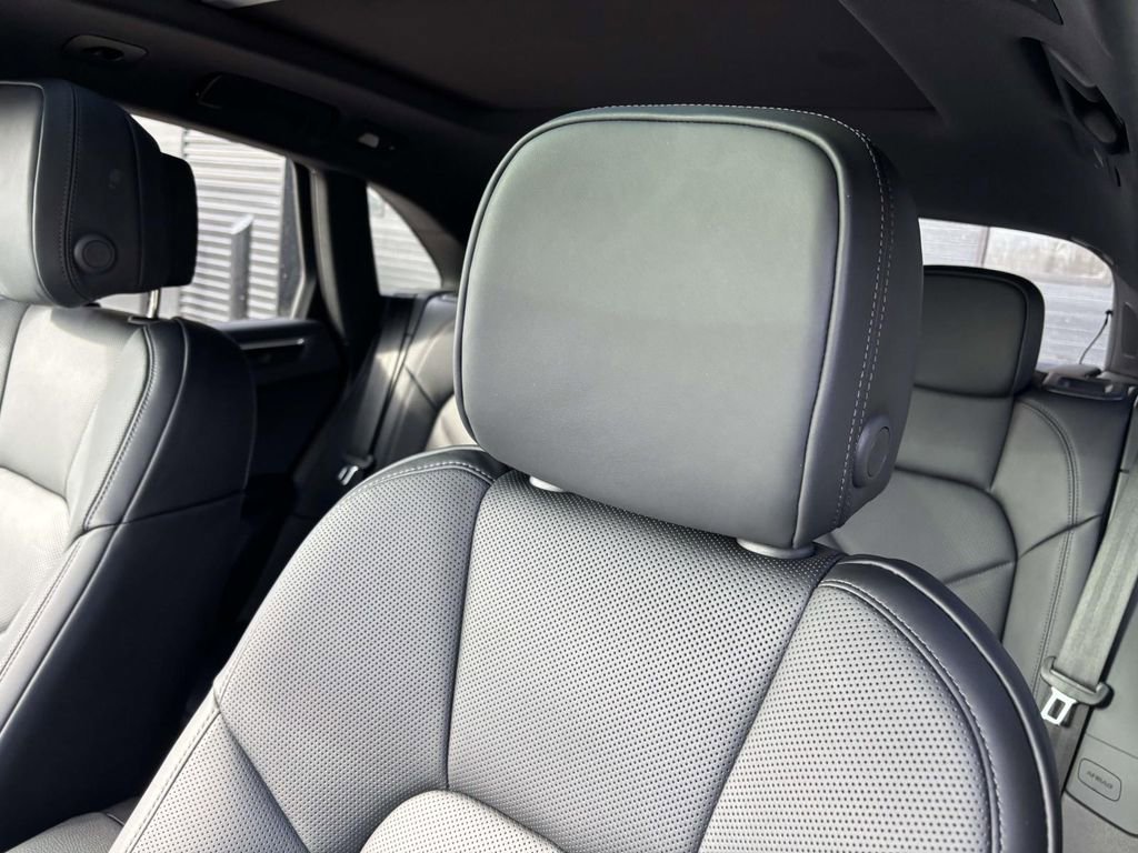 New 2026 Porsche Macan image 21