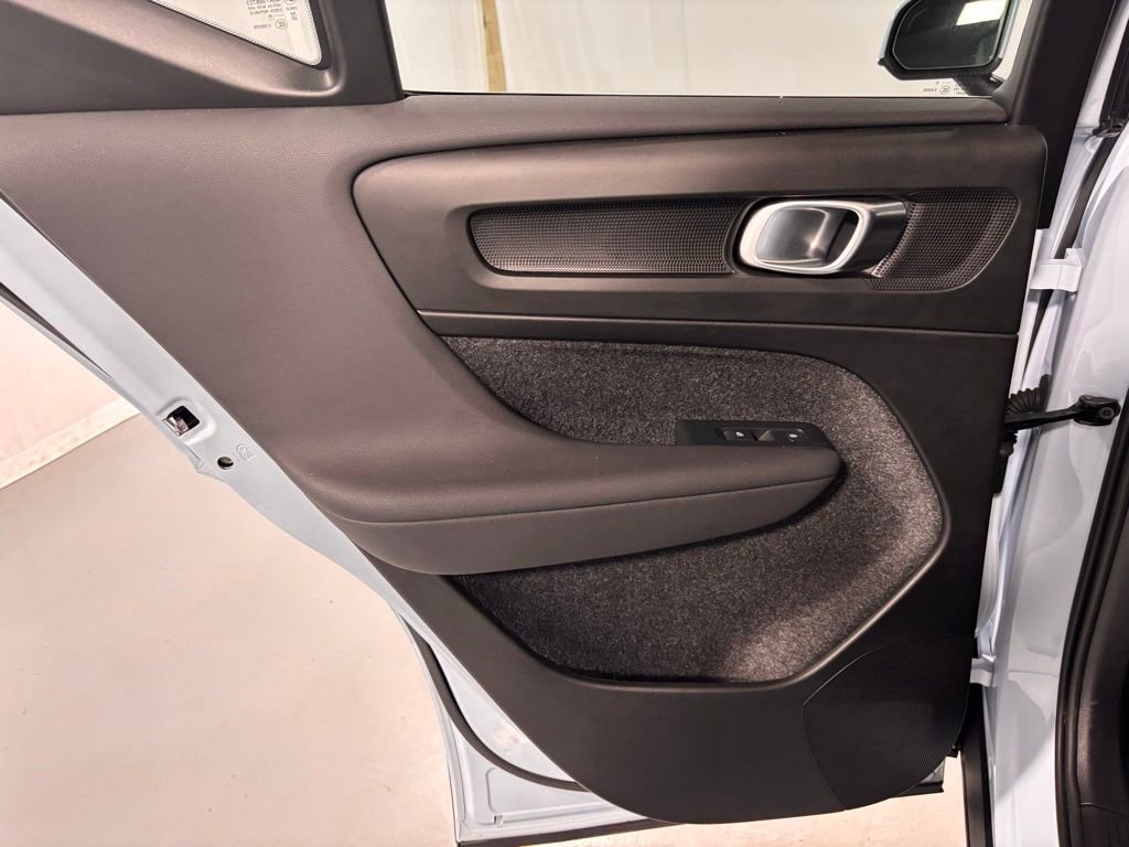 Certified 2025 Volvo XC40 B5 Core image 22