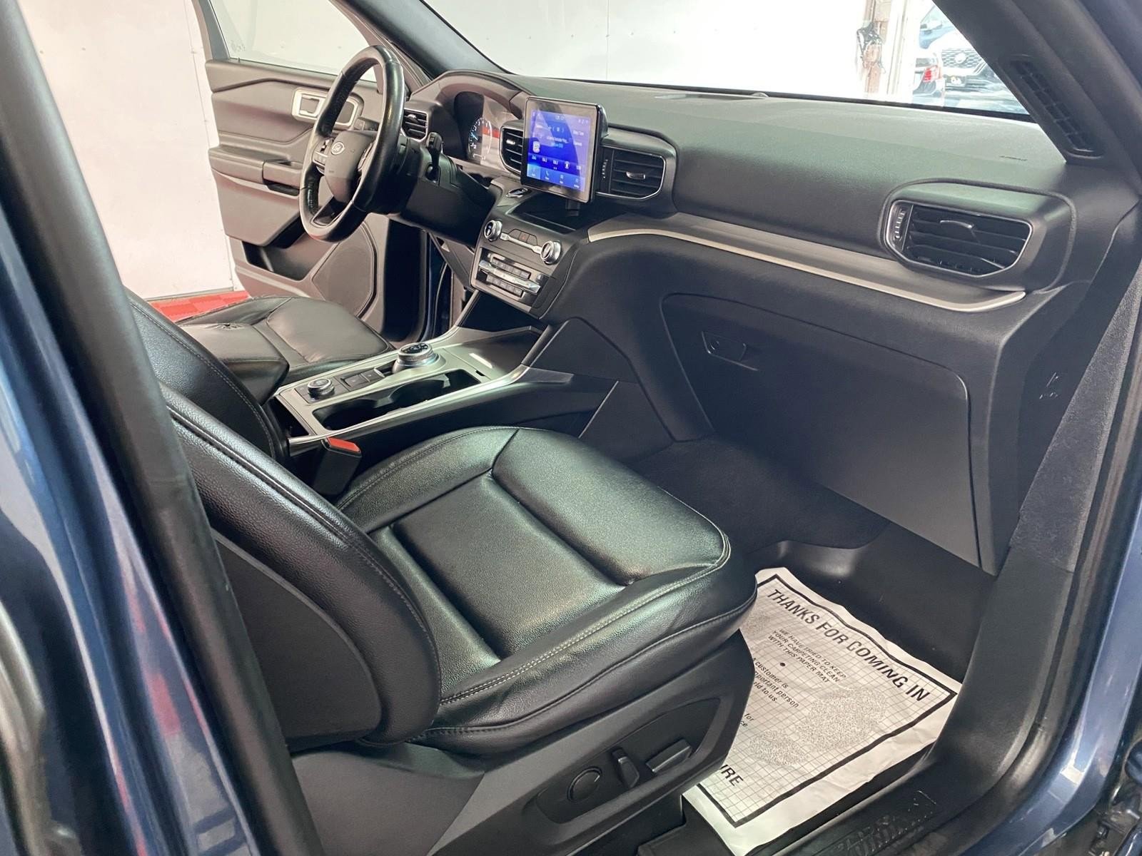 Used 2020 Ford Explorer XLT w/ Equipment Group 202A image 8