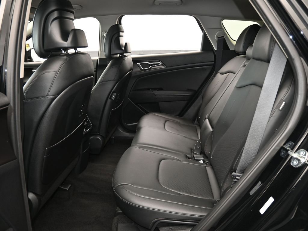 Used 2025 Kia Sportage EX image 35