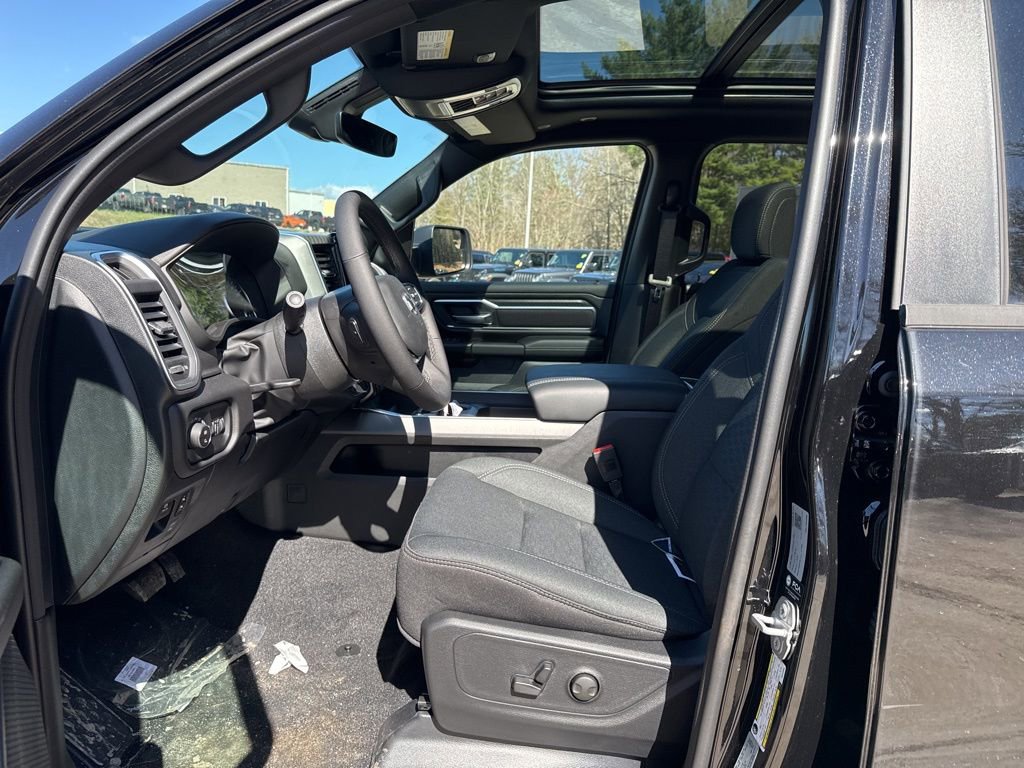 New 2026 RAM 1500 4x4 Crew Cab image 19