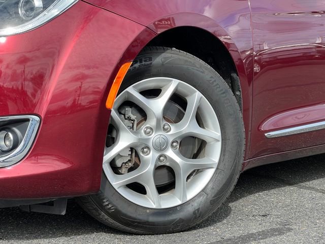 Used 2020 Chrysler Pacifica Limited image 2