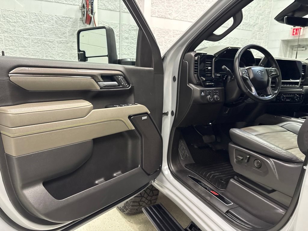 Used 2025 Chevrolet Silverado 2500 ZR2 w/ Technology Package AWD/4WD image 15