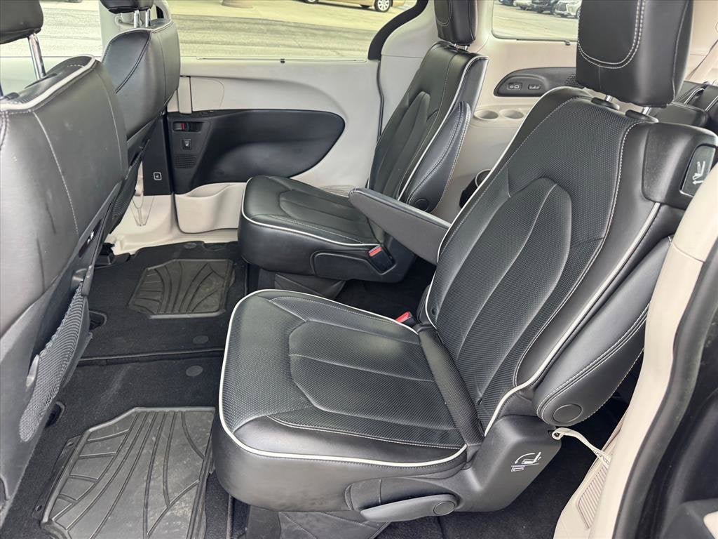 Used 2022 Chrysler Pacifica Limited AWD/4WD image 13
