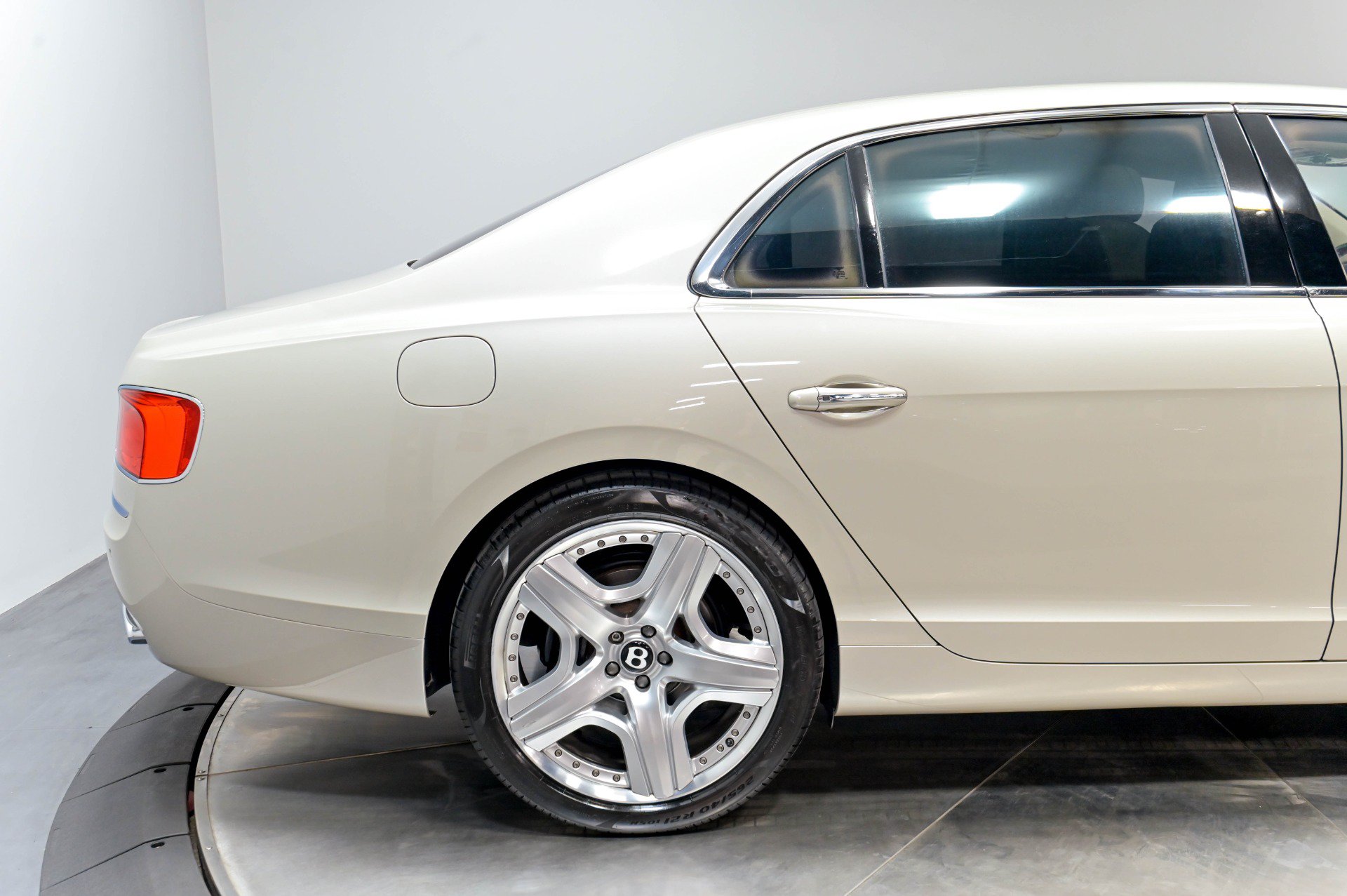 Used 2015 Bentley Flying Spur W12 AWD/4WD image 25