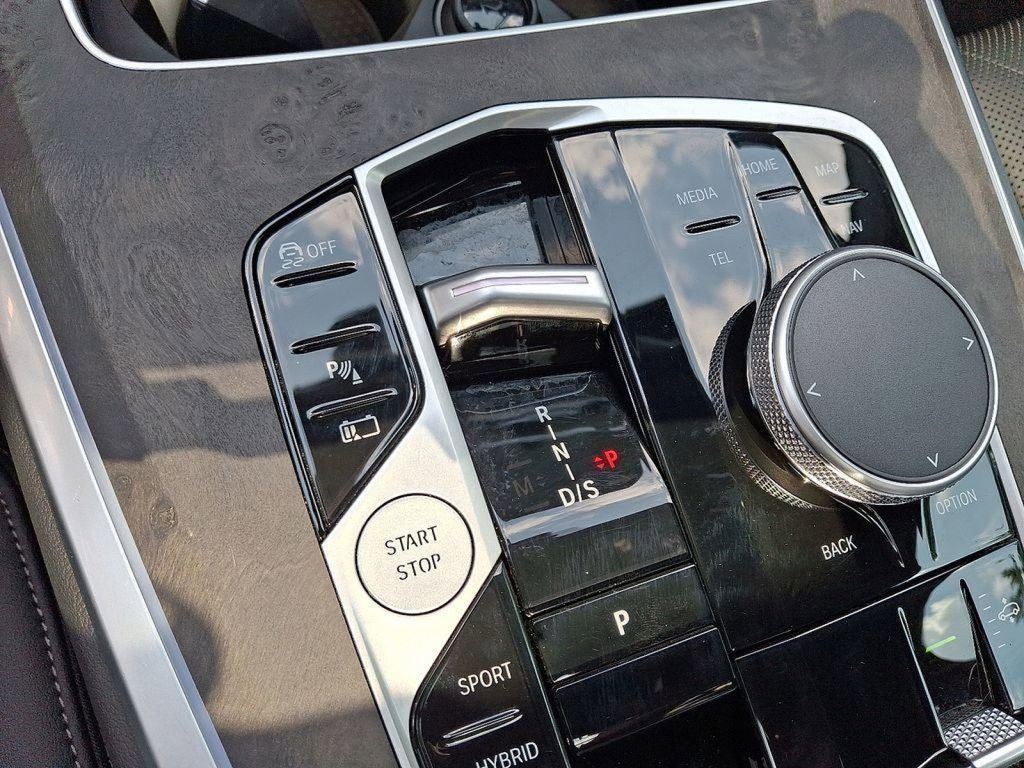 Used 2025 BMW X5 xDrive50e w/ Climate Comfort Package image 16