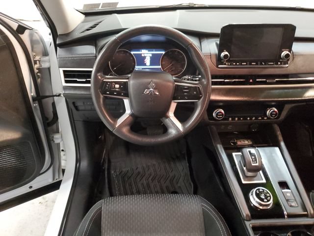 Used 2024 Mitsubishi Outlander ES AWD/4WD image 13