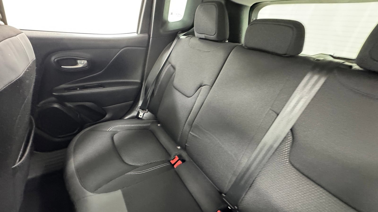 Used 2023 Jeep Renegade Latitude w/ Premium Group AWD/4WD image 14