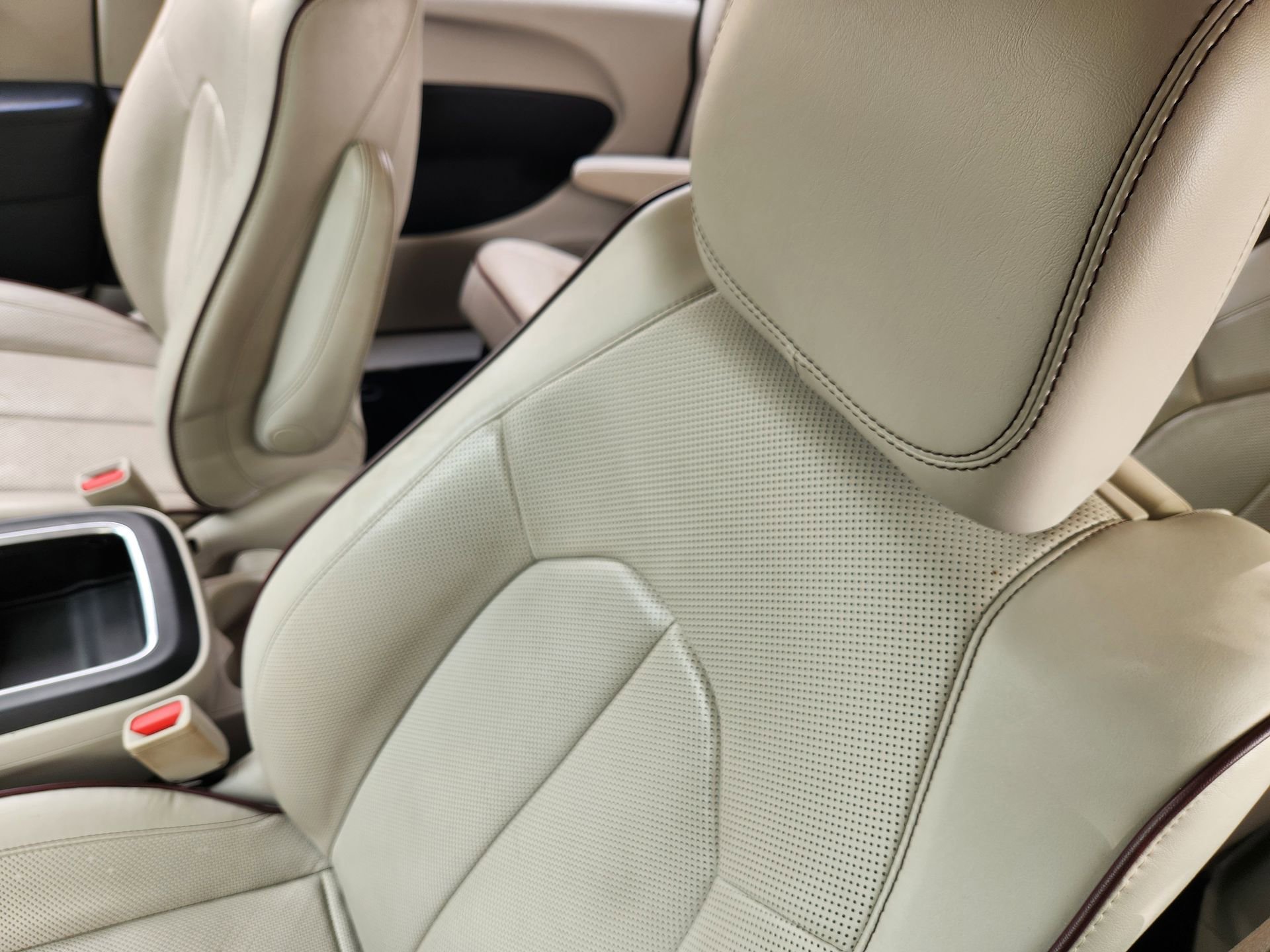 Used 2019 Chrysler Pacifica Limited w/ Tire & Wheel Group image 15