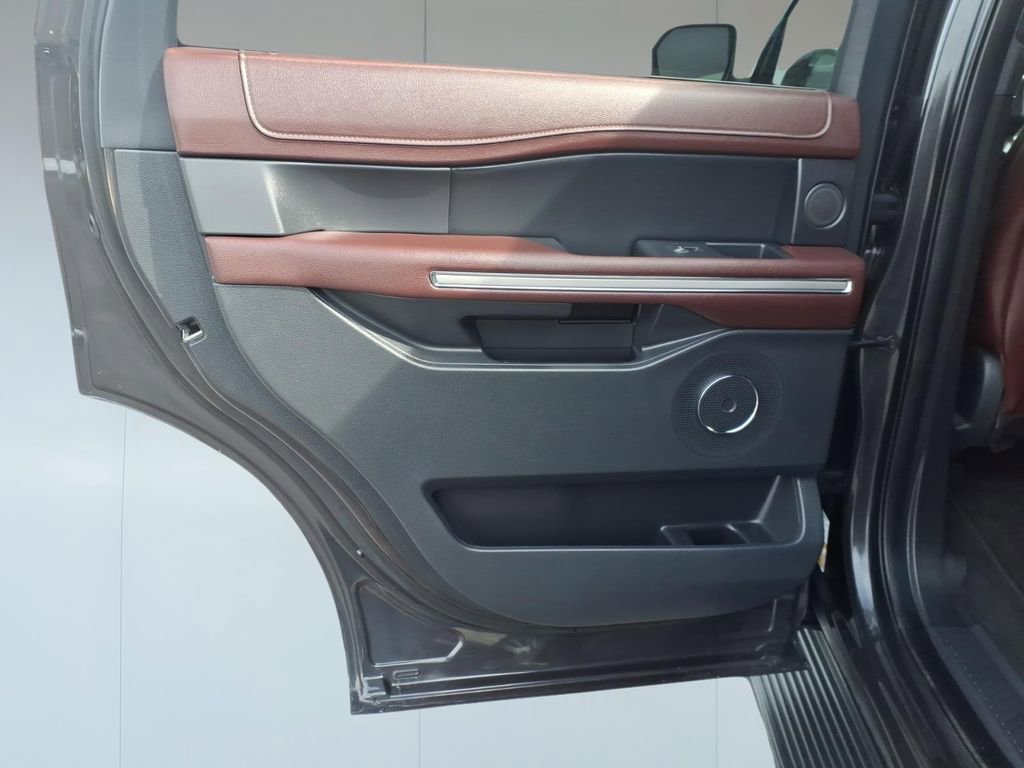 Used 2024 Ford Expedition Limited image 25