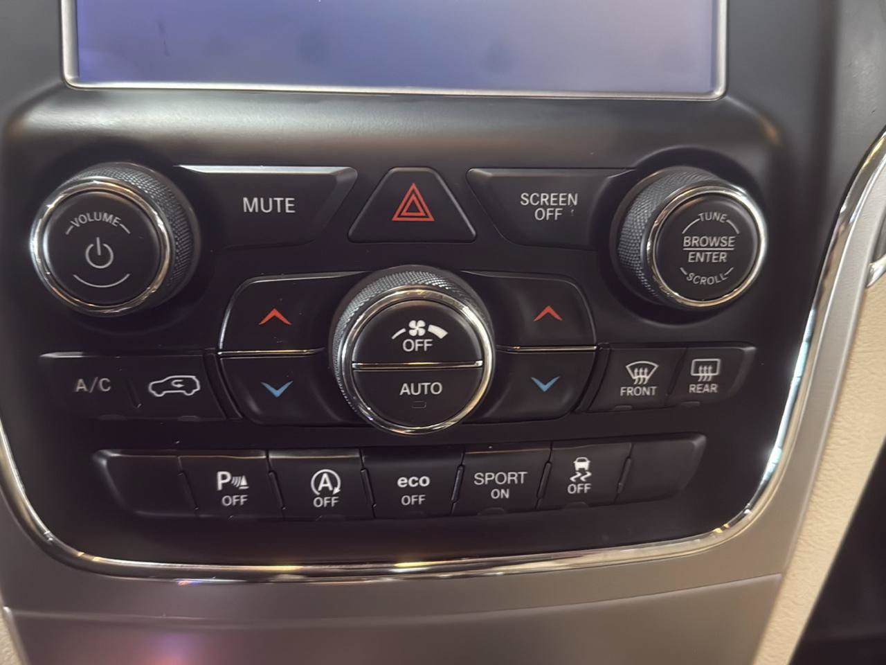 Used 2018 Jeep Grand Cherokee Limited w/ Luxury Group II AWD/4WD image 22