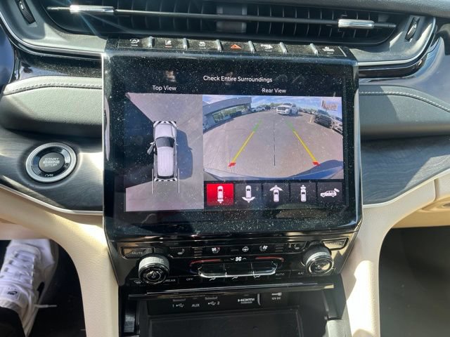 Used 2023 Jeep Grand Cherokee Limited w/ Luxury Tech Group II AWD/4WD image 31