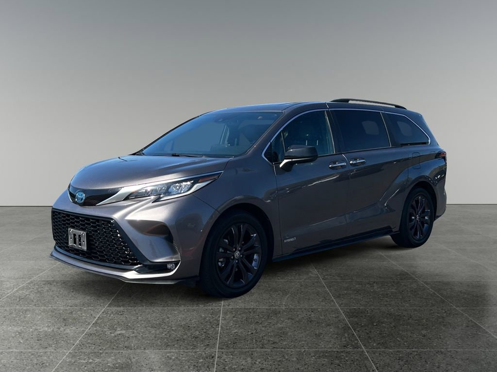 Used 2021 Toyota Sienna XSE w/ XSE Plus Package FWD image 4