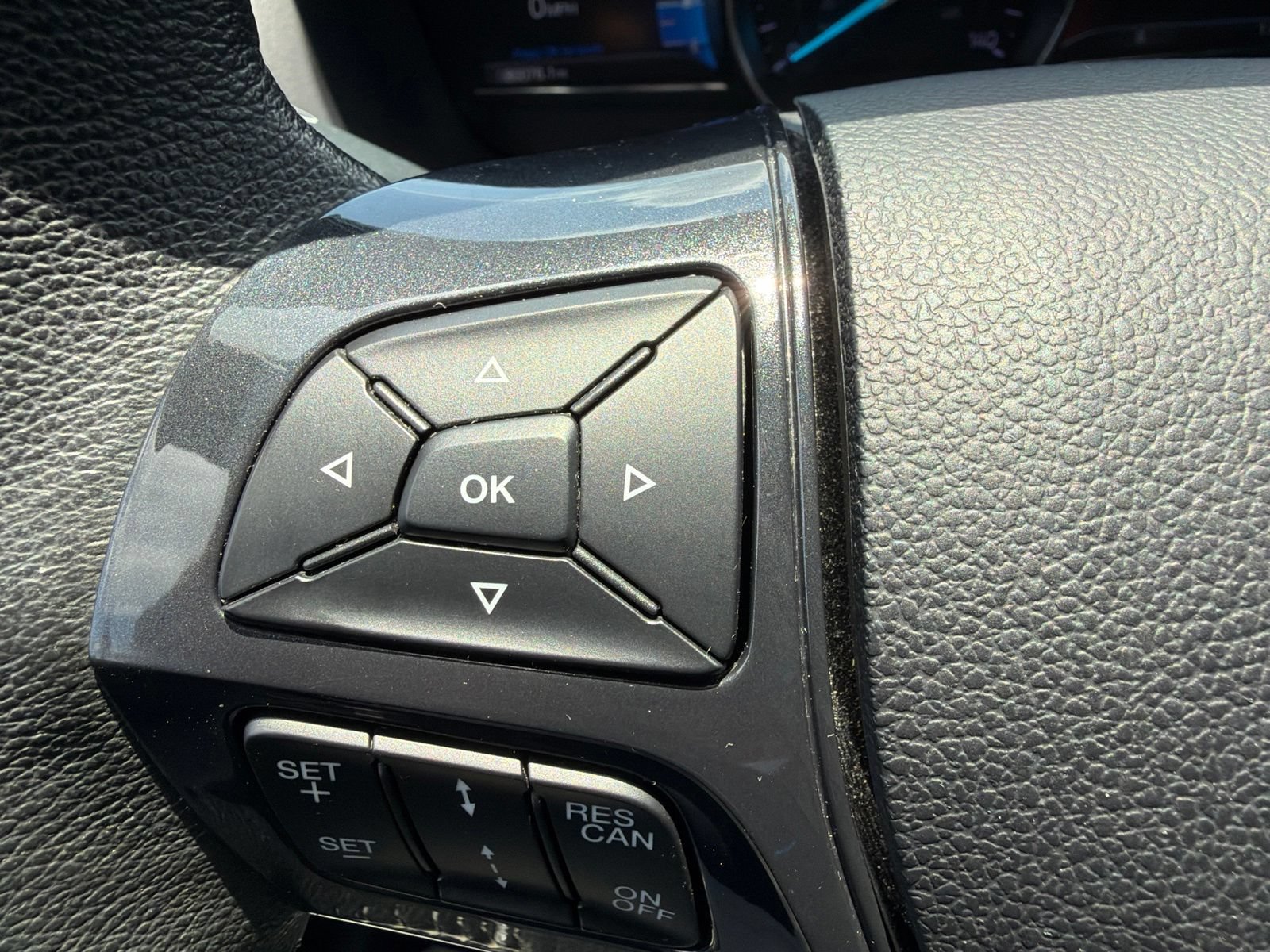 Used 2018 Ford Explorer XLT w/ Equipment Group 202A AWD/4WD image 15