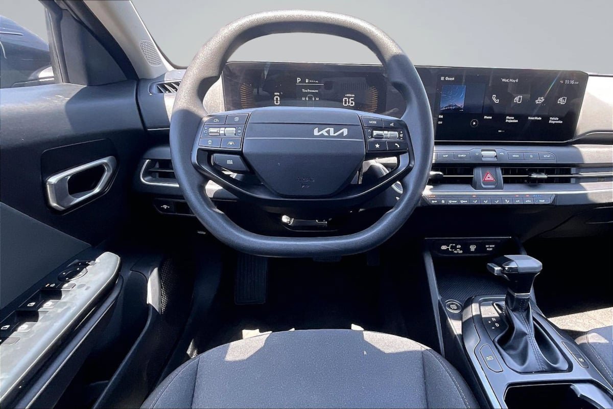 Used 2025 Kia K4 FWD image 5